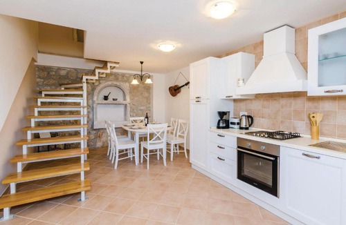 Brsecine House | Three-Bedroom Holiday Home in Brsecine