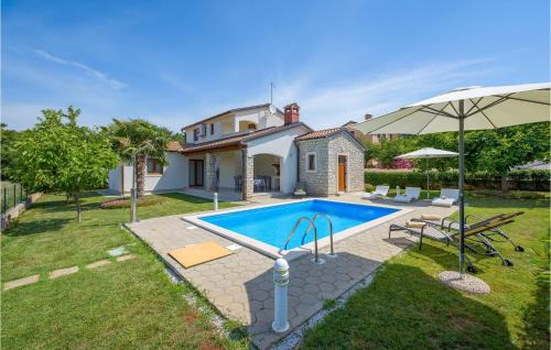 Mofardini House | Three-Bedroom Holiday Home In Kmacici