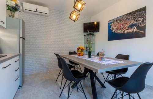 Oslje Villa | Three Bedroom Villa with Swimming Pool and Hot-Tub