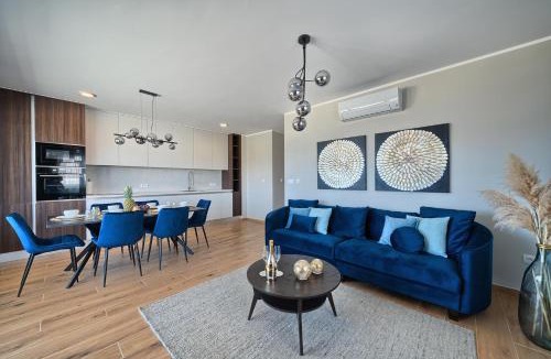 Slatine Apartment | Tinas Place - Sea-View, Pool & Barbecue