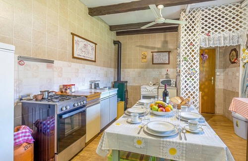 Velika House | Traditional Child Friendly Homestead Larva, Trenkovo, Croatia