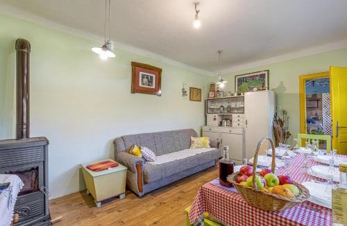 Velika House | Traditional Child Friendly Homestead Larva - Happy Rentals