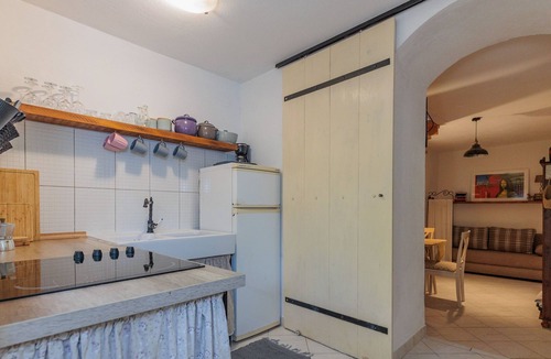 Preko House | Traditionelles Steinhaus am Meer in Preko by Interhome