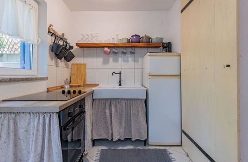 Preko House | Traditionelles Steinhaus am Meer in Preko by Interhome