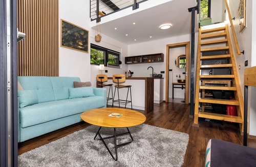Slunj Apartment | Tree Elements