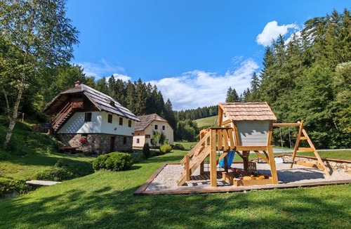 Prevalje Apartment | Turistična kmetija Povh