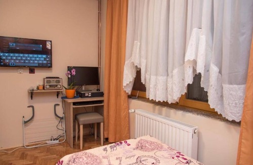 Daruvar House | Twin Room With Shared Kitchen And Bathroom