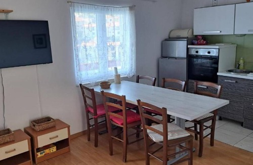 Stomorska Apartment | Two Bedroom Apartment With Terrace (Novi)