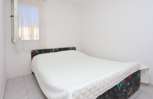 Lokva Rogoznica Apartment | Two bedroom apartment with balcony and sea view Lokva Rogoznica, Omiš (A-18211-b)