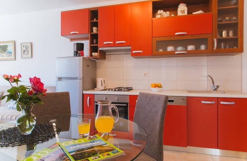 Seget Vranjica Apartment | Two bedroom apartment with balcony and sea view Seget Vranjica, Trogir (A-23461-b)