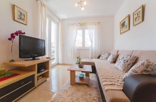 Seget Vranjica Apartment | Two bedroom apartment with balcony and sea view Seget Vranjica, Trogir (A-23461-b)