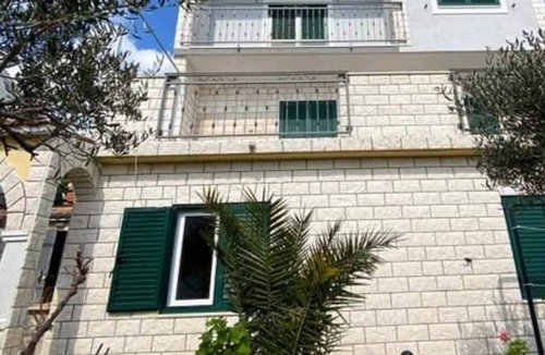 Businci Apartment | Two bedroom apartment with terrace and sea view Bušinci, Čiovo (A-25960-a)