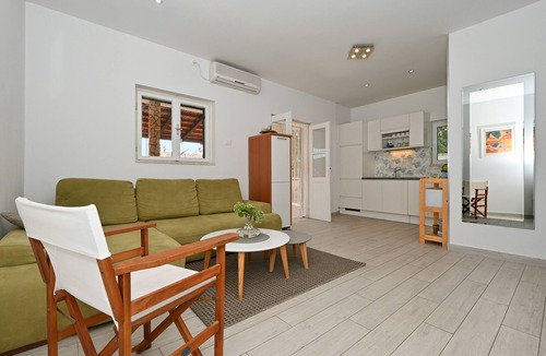 Seget Vranjica Apartment | Two bedroom apartment with terrace Seget Vranjica, Trogir (A-10438-a)