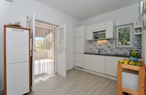 Seget Vranjica Apartment | Two bedroom apartment with terrace Seget Vranjica, Trogir (A-10438-a)