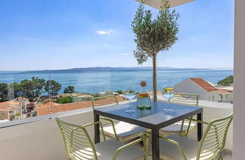 Baska Voda Apartment | Two bedroom apartment with balcony and sea view Baška Voda, Makarska (A-23601-f)
