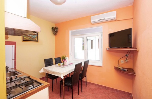 Grebastica Apartment | Two bedroom apartment with terrace and sea view Grebaštica, Šibenik (A-20736-c)