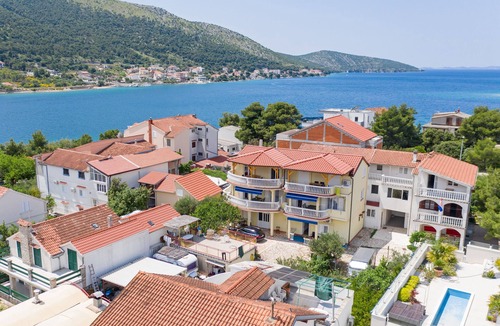 Grebastica Apartment | Two bedroom apartment with terrace and sea view Grebaštica, Šibenik (A-20736-c)
