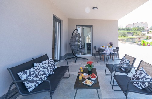 Podstrana Apartment | Two bedroom apartment with terrace Podstrana, Split (A-23092-a)