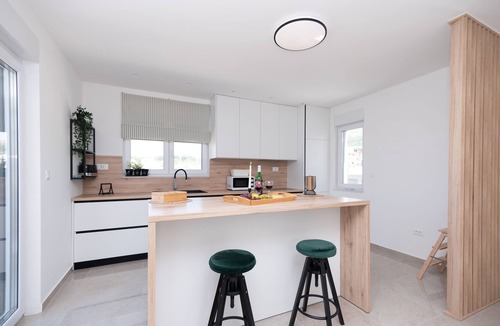 Podstrana Apartment | Two bedroom apartment with terrace and sea view Podstrana, Split (A-23092-b)