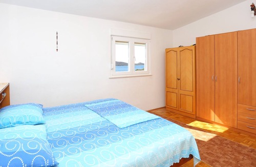 Dvornica Apartment | Two bedroom apartment with terrace and sea view Cove Kalebova Luka, Rogoznica (A-16575-a)