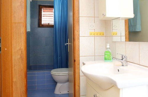Dvornica Apartment | Two bedroom apartment with terrace and sea view Cove Kalebova Luka, Rogoznica (A-16575-a)