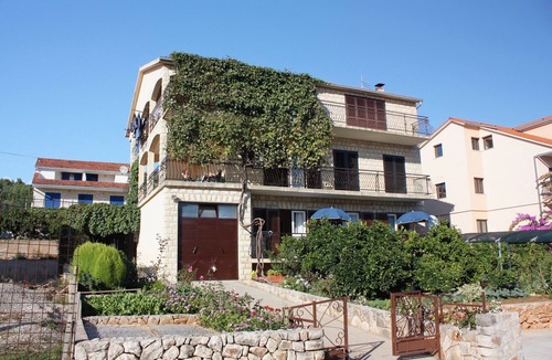 Stari Grad Apartment | Two bedroom apartment with balcony Stari Grad, Hvar (A-5730-a)