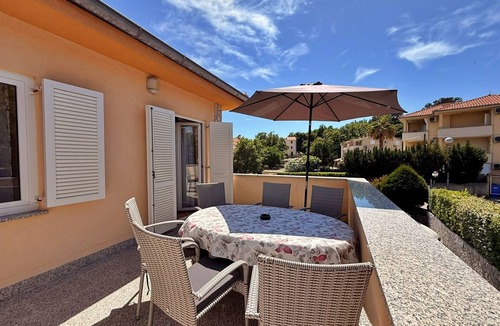 Cizici Apartment | Two bedroom apartment with terrace and sea view Čižići, Krk (A-19177-c)