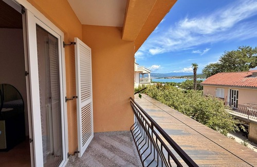 Cizici Apartment | Two bedroom apartment with terrace and sea view Čižići, Krk (A-19177-c)