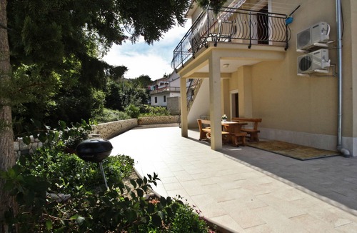 Soline Apartment | Two bedroom apartment with terrace Soline, Krk (A-19198-a)