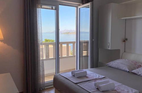 Drasnice Apartment | Two bedroom apartment near beach Drašnice, Makarska (A-22864-b)