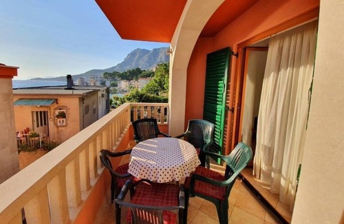 Drasnice Apartment | Two bedroom apartment near beach Drašnice, Makarska (A-25930-a)