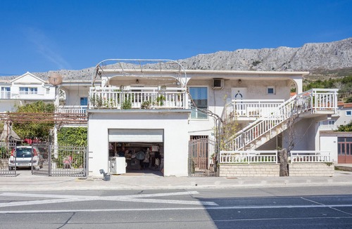 Dugi Rat Apartment | Two bedroom apartment with terrace Orij, Omiš (A-7534-a)