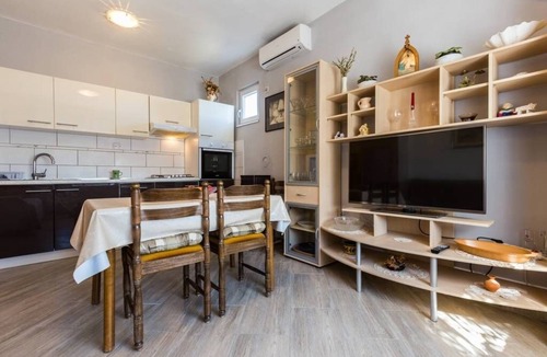 Kukljica Apartment | Two bedroom apartment with terrace Kukljica, Ugljan (A-8238-c)
