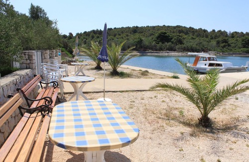Kukljica Apartment | Two bedroom apartment near beach Cove Kunčabok, Ugljan (A-8255-b)
