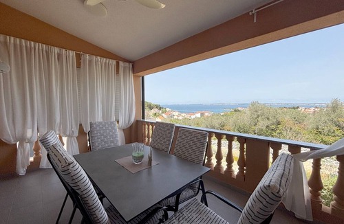 Lukoran Apartment | Two bedroom apartment with terrace and sea view Lukoran, Ugljan (A-24366-a)