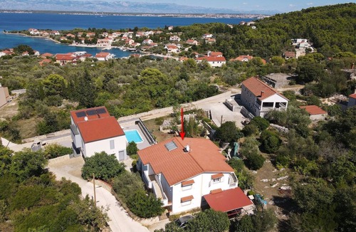 Lukoran Apartment | Two bedroom apartment with balcony and sea view Lukoran, Ugljan (A-25081-a)