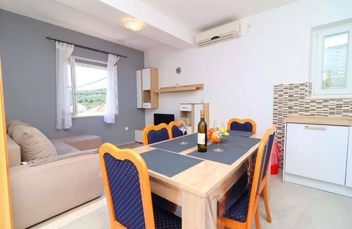Lumbarda Apartment | Two bedroom apartment near beach Lumbarda, Korčula (A-22503-a)