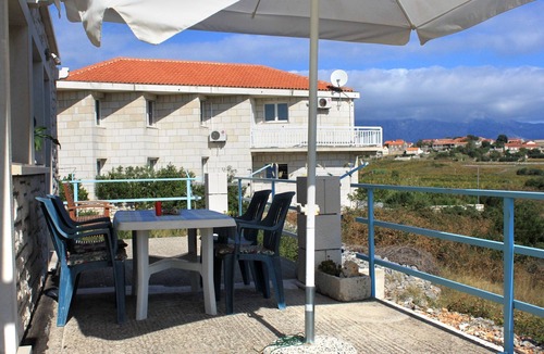 Lumbarda Apartment | Two bedroom apartment with terrace and sea view Lumbarda, Korčula (A-4376-a)