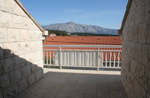 Lumbarda Apartment | Two bedroom apartment with terrace and sea view Lumbarda, Korčula (A-4445-b)