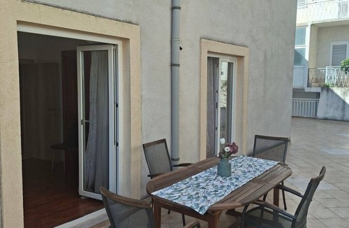 Bili brig Apartment | Two bedroom apartment with terrace Makarska (A-25328-b)