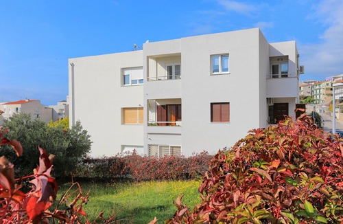 Bili brig Apartment | Two bedroom apartment with terrace Makarska (A-5984-a)