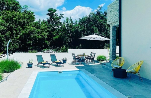 Sveti Vid-Miholjice Apartment | Two bedroom apartment with a swimming pool Kremenići, Krk (A-20676-a)