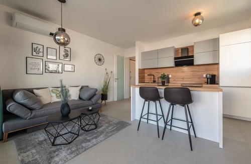 Zrce Apartment | Two-bedroom apartment with pool & jacuzzi