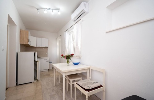 Stara Novalja Apartment | Two bedroom apartment near beach Stara Novalja, Pag (A-4099-c)