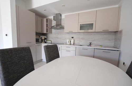 Omisalj Apartment | Two bedroom apartment with terrace Omišalj, Krk (A-20467-a)