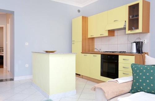 Podstrana Apartment | Two bedroom apartment with balcony and sea view Podstrana, Split (A-10348-b)