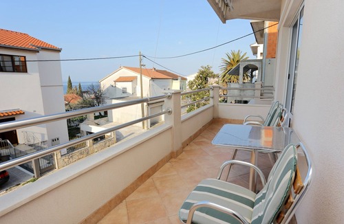 Podstrana Apartment | Two bedroom apartment with balcony and sea view Podstrana, Split (A-10348-b)