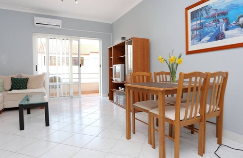 Podstrana Apartment | Two bedroom apartment with balcony and sea view Podstrana, Split (A-10348-b)