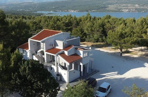 Pridraga Apartment | Two bedroom apartment with terrace and sea view Pridraga - Cuskijaš, Novigrad (A-27969-a)