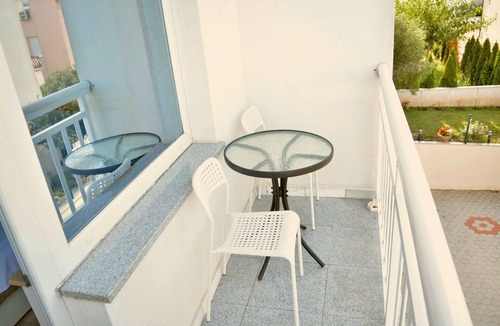 Promajna Apartment | Two bedroom apartment with balcony and sea view Promajna, Makarska (A-20786-b)